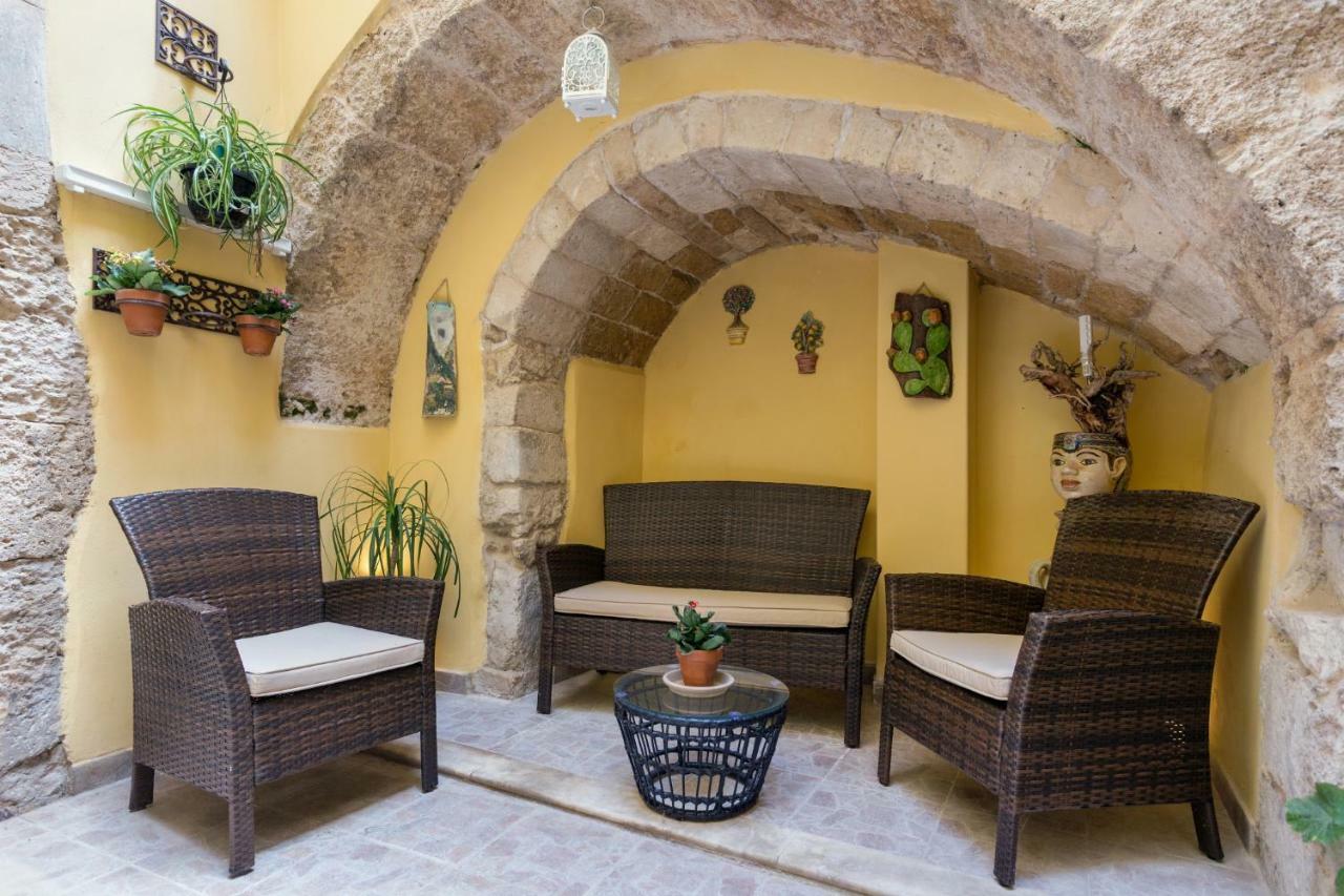 Casa Nagale- Una Suite Di Charme Nel Cuore Di Ortigia A 50 Mt Dal Mare Syracuse Exterior photo