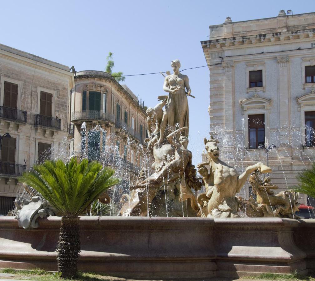 Casa Nagale- Una Suite Di Charme Nel Cuore Di Ortigia A 50 Mt Dal Mare Syracuse Exterior photo
