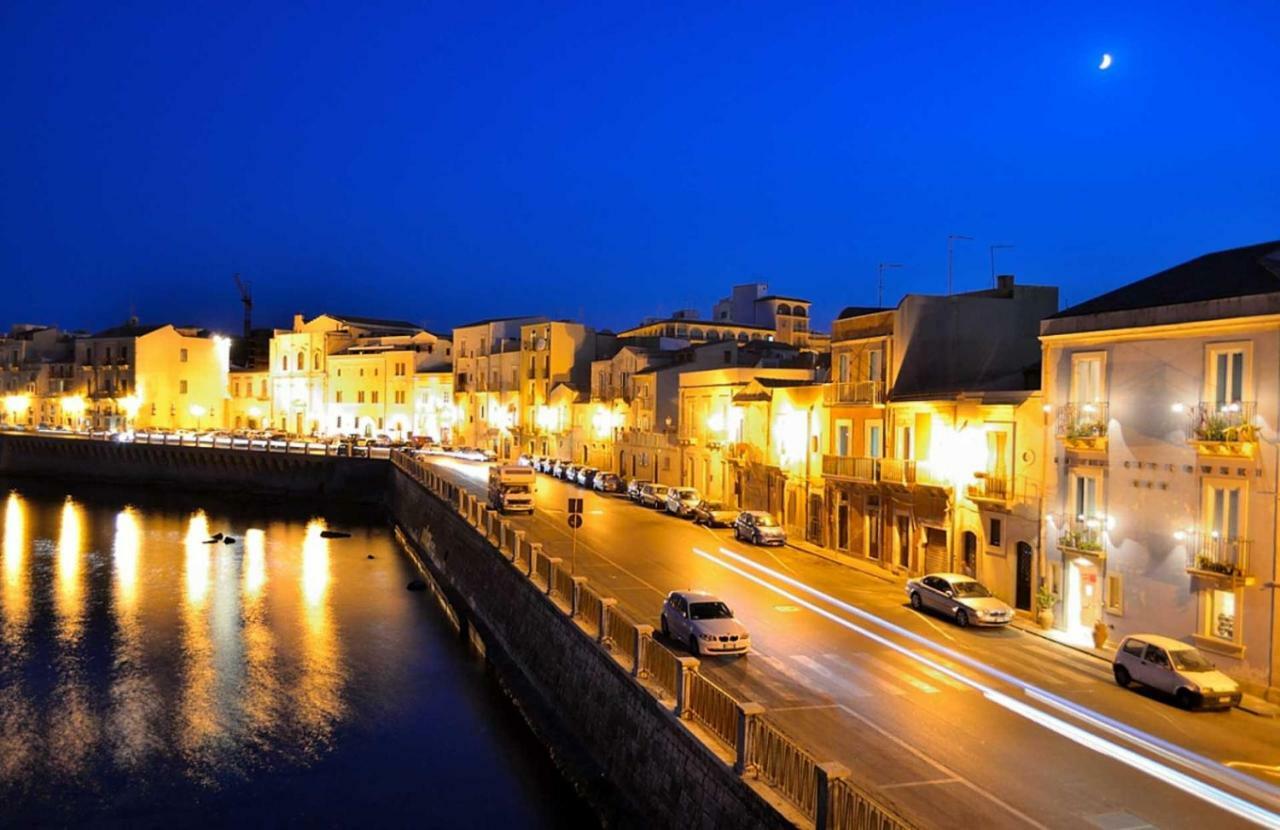 Casa Nagale- Una Suite Di Charme Nel Cuore Di Ortigia A 50 Mt Dal Mare Syracuse Exterior photo